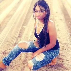 Meet your Posher, Takia
